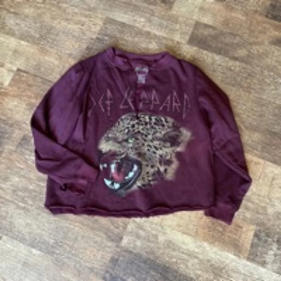 Def Leppard Cropped Raw edge vneck sweatshirt crewneck sweatshirt - Picture 1 of 4